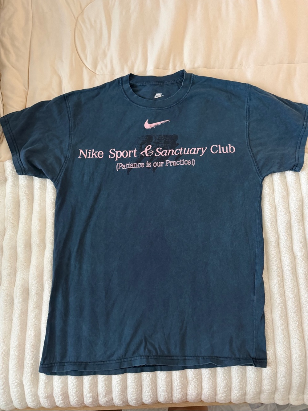 Nike Men’s Dark Blue Short-Sleeve Tee with Pink Logo